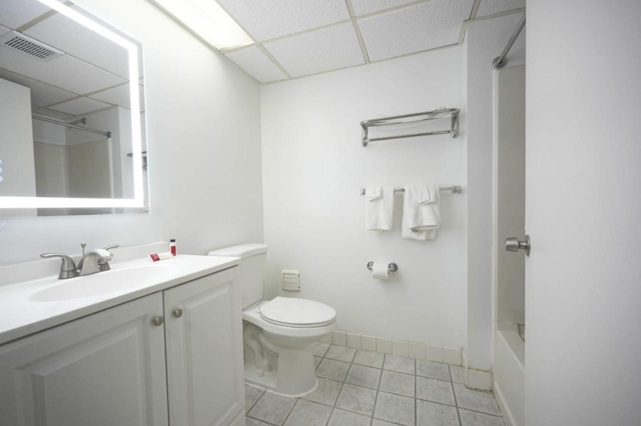 Greenwoods Inn & Suites 베를린 외부 사진