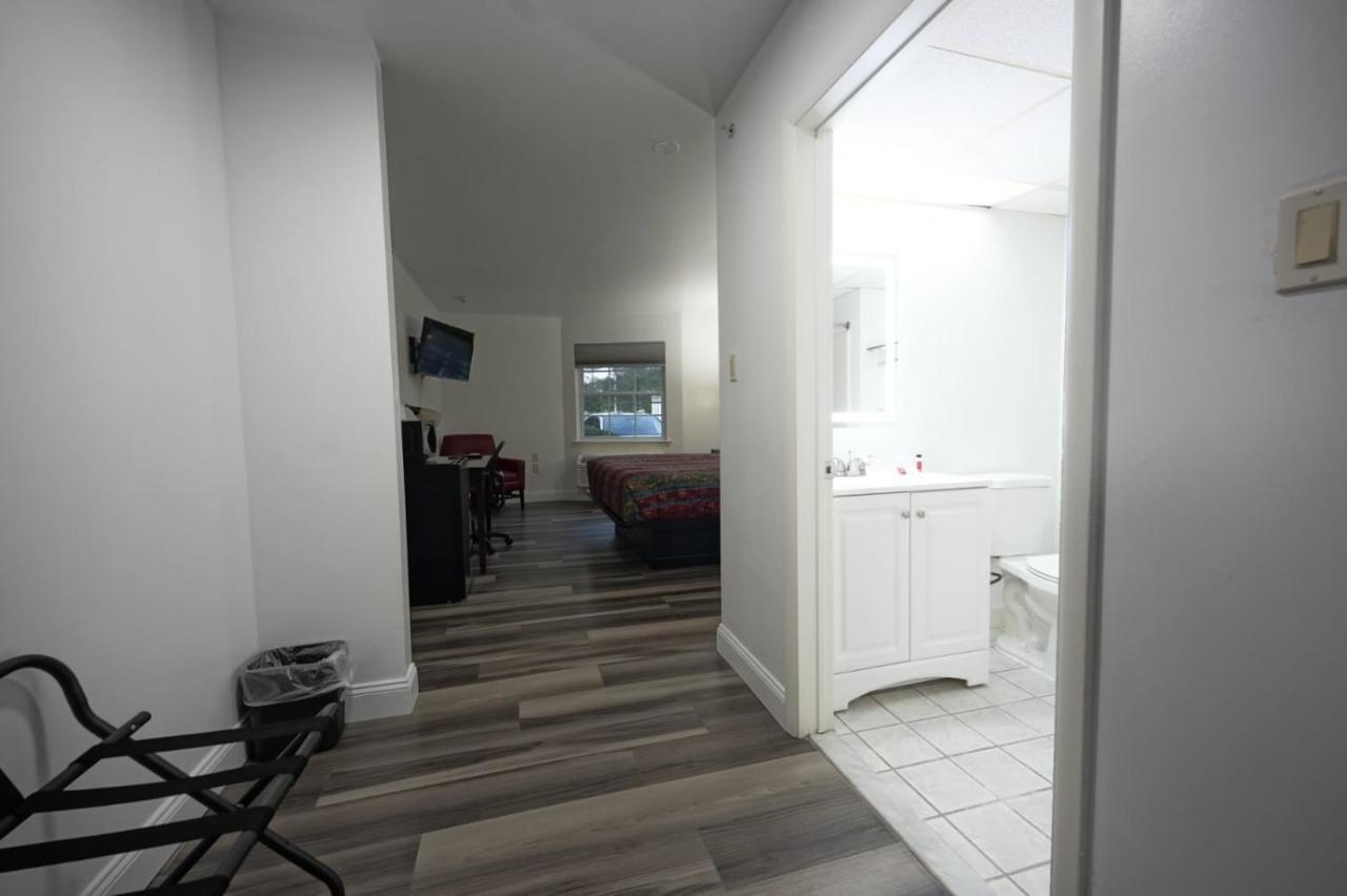 Greenwoods Inn & Suites 베를린 외부 사진