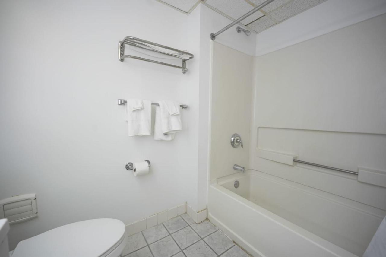 Greenwoods Inn & Suites 베를린 외부 사진